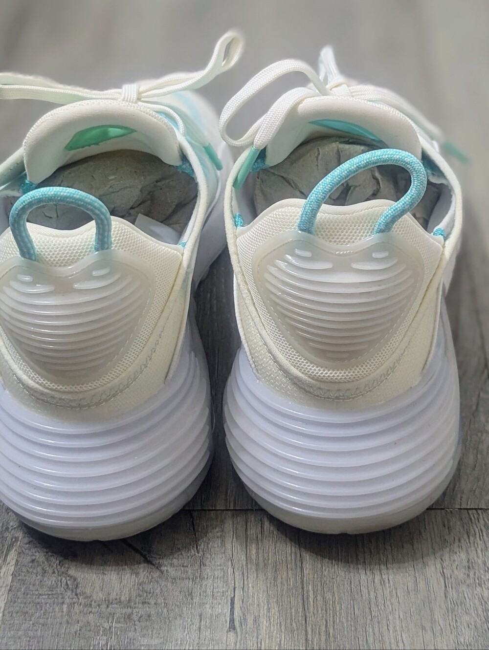 Nike Womens Air Max 2090 Sail Aurora Green Sneekers - Picture 10 of 10
